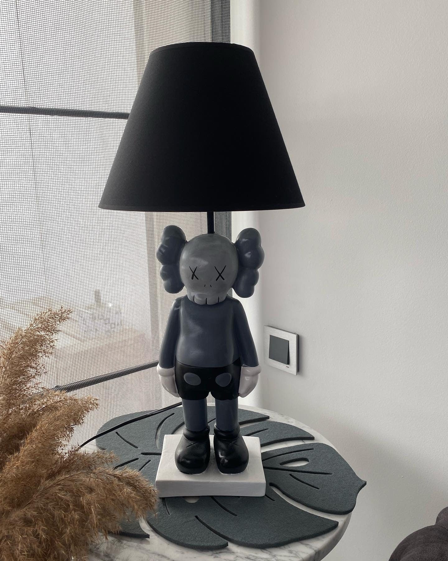 KAWS Masa Lambası