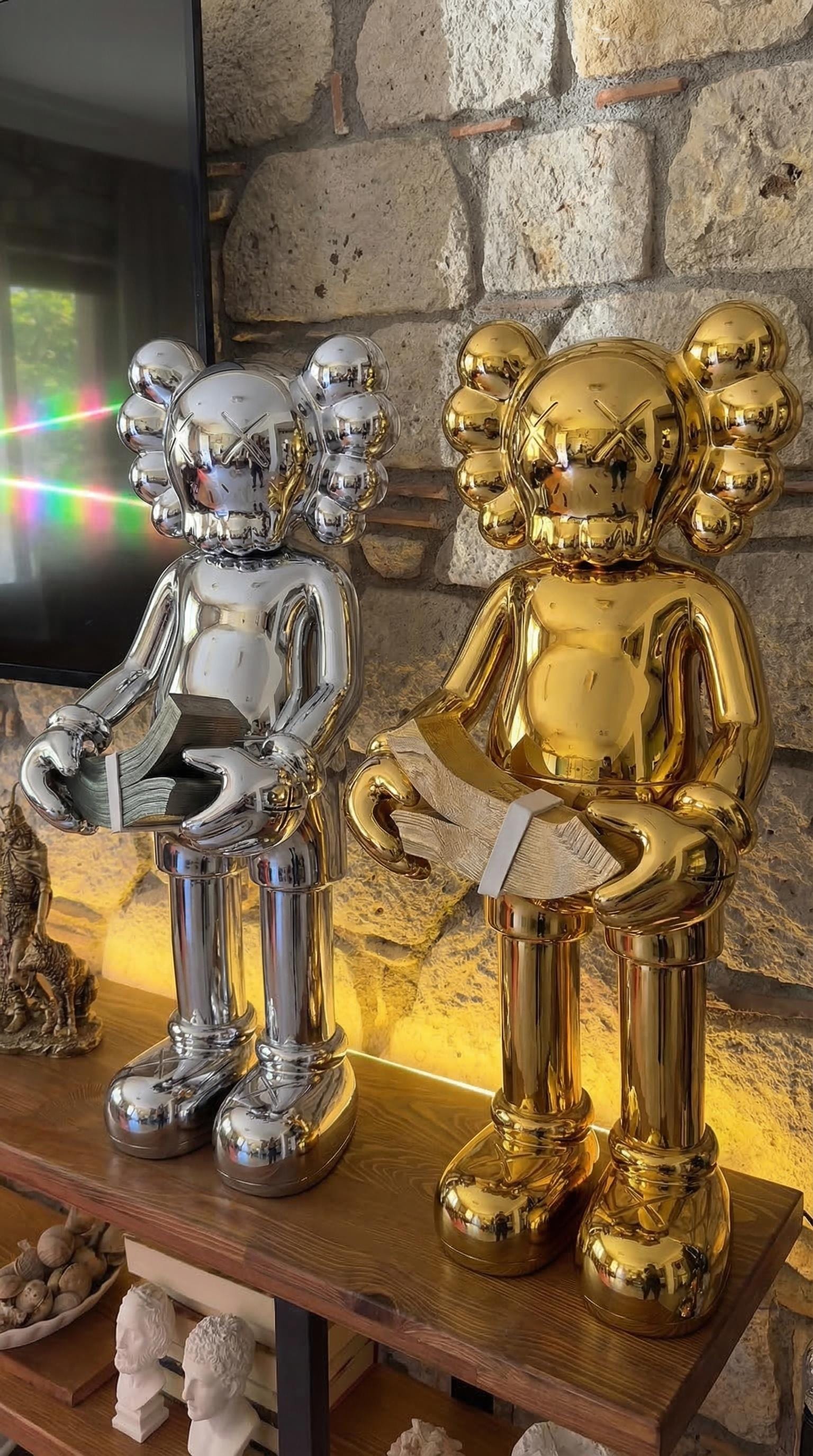 KAWS Tarzı Altın Para Figürü