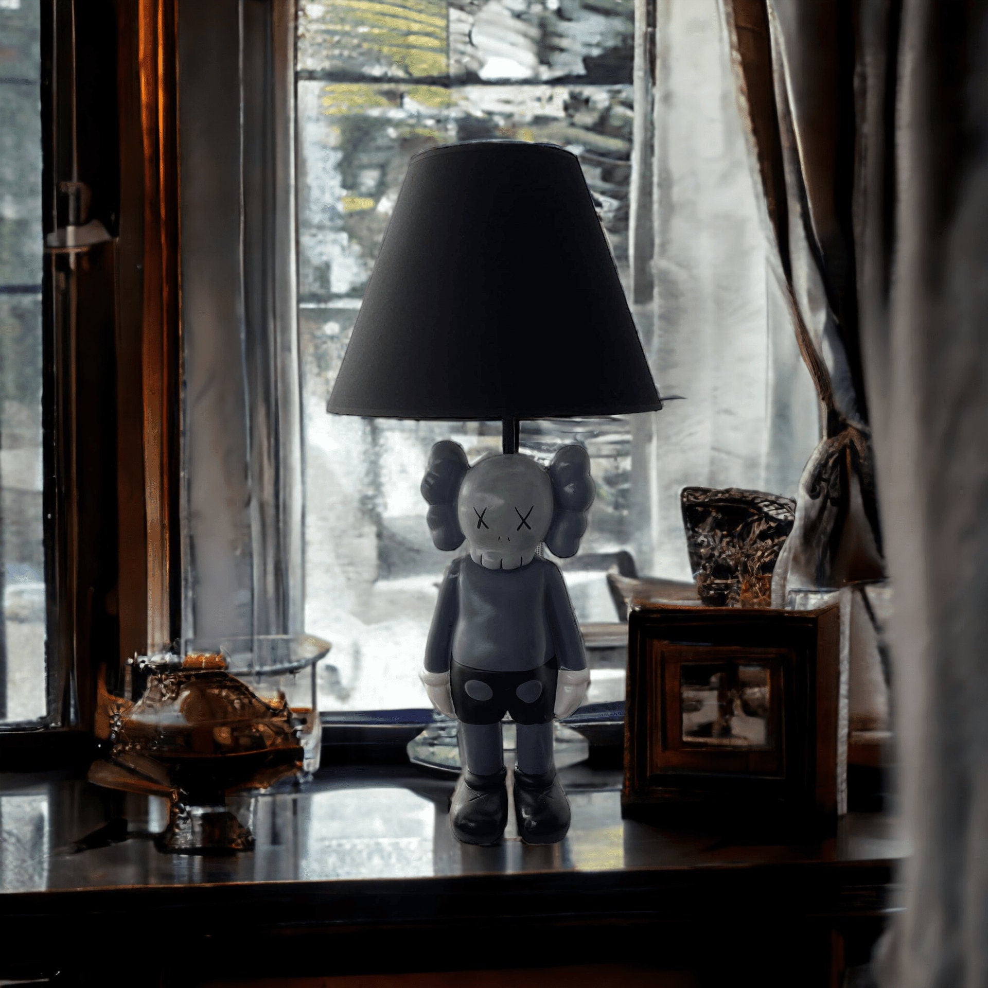 KAWS Masa Lambası