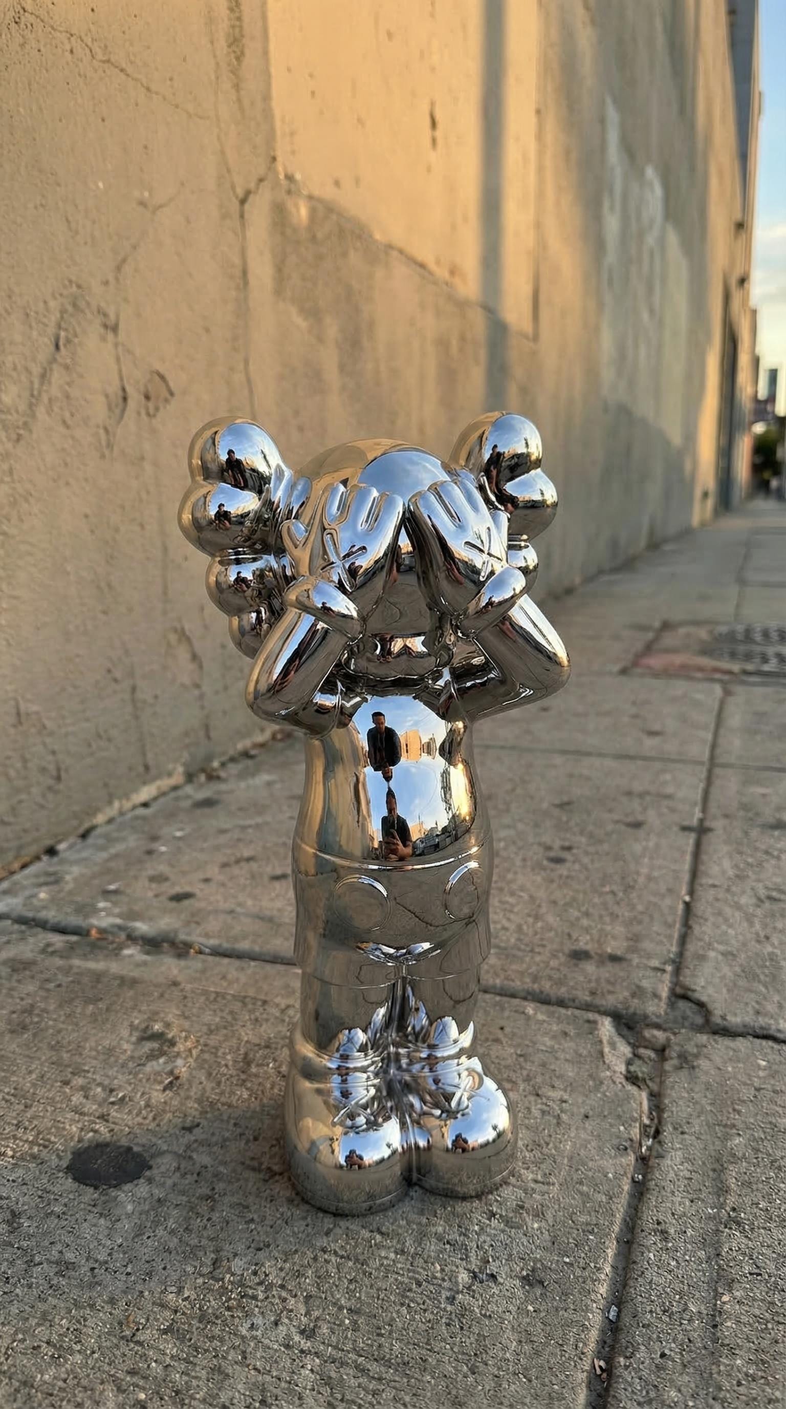 Krom KAWS Tarzı Göz Maskesi